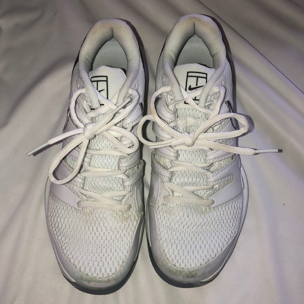 NIKE TENNIS SNEAKERS